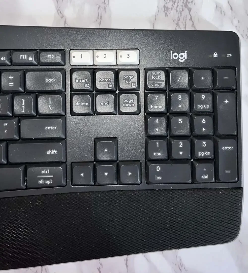 Logitech K850 Multi-Device Wireless Keyboard - Picture 5 of 8